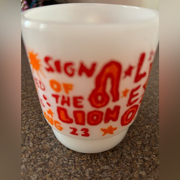 Vintage Anchor Hocking white milkglass Leo the Lion Zodiac cup. gift/collectible - Picture 2 of 7